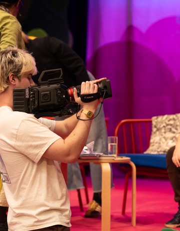 Jakov Benčić, autor video kritika za djecu i mlade, prva filmska iskustva stjecao je kao dječak u radionicama Monte Librića